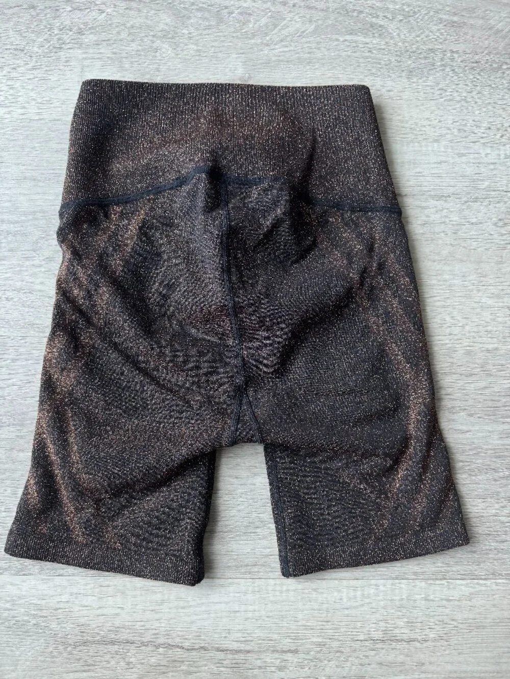 OFFLINE BY AERIE SEAMLESS LUREX BIKE SHORT GOLD XS NEW